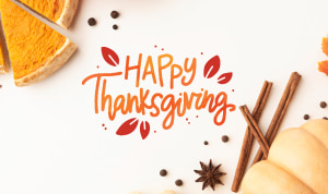 Thanksgiving & Friendsgiving invitation with Thanksgiving font, pumpkin pie and some cinnamon sticks.