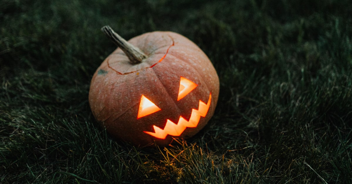 Атрибуты хэллоуина. Вечеринка хэллоуин для детей. Хэллоуин брянск. Хэллоуин в англии. Хэллоуин атрибуты праздника.