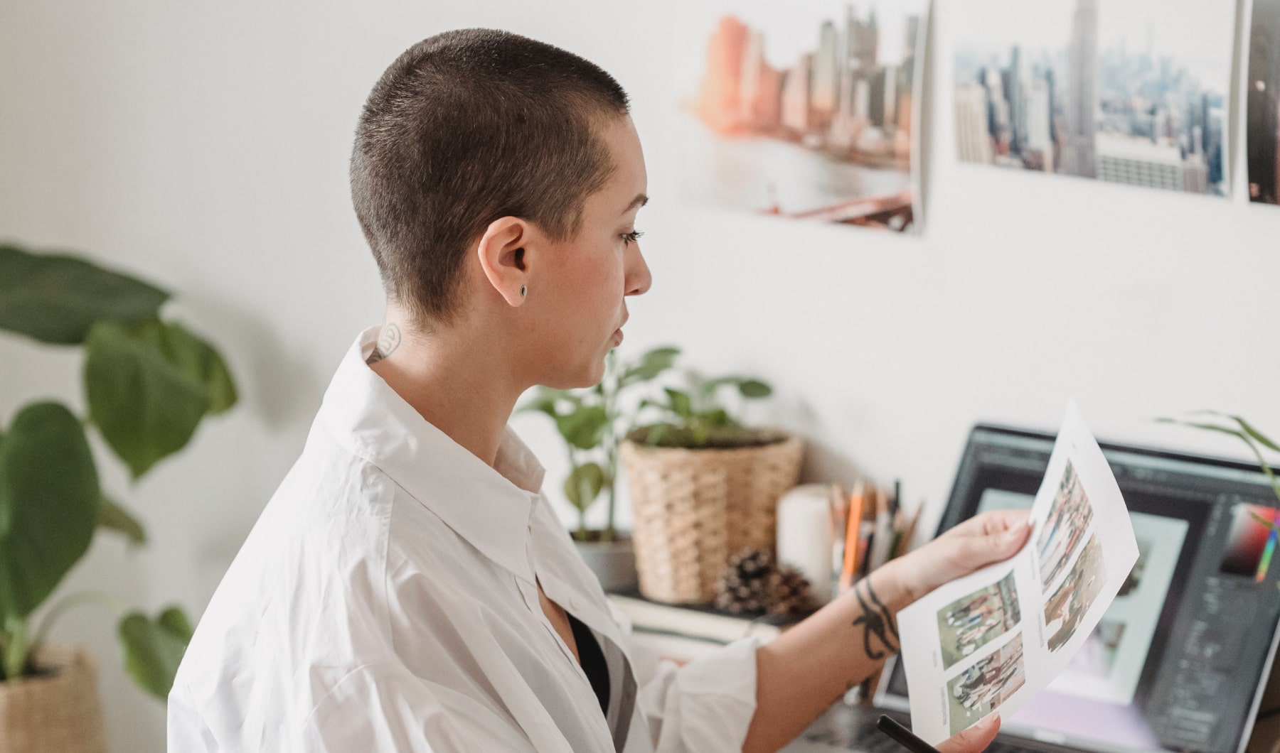 Woman is making money with Etsy.